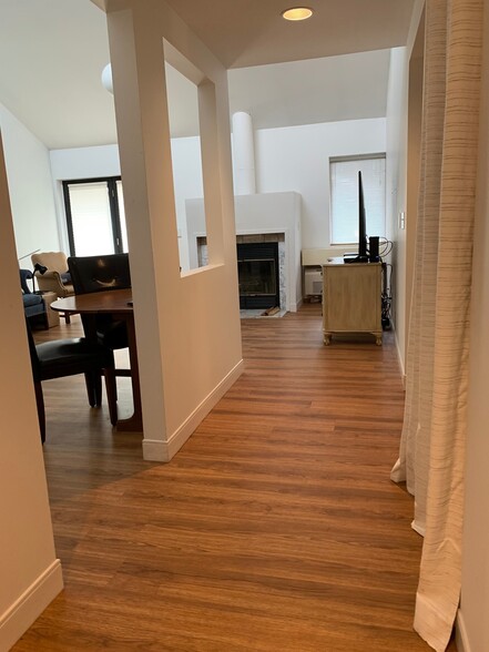 Entrance foyer. - 1047 Danby Rd