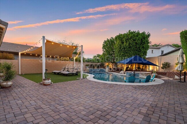 Building Photo - 21072 W Maiden Ln