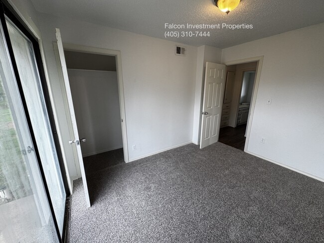 Building Photo - 3156 SW 71st St