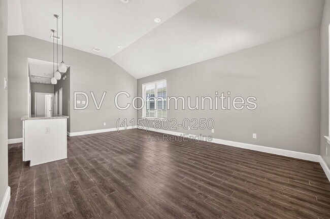 Building Photo - 1204 3rd St