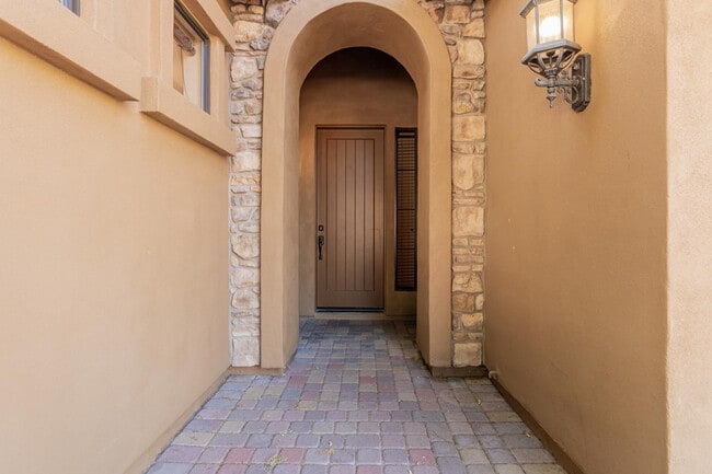 Building Photo - 6850 E Pearl St