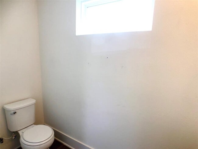 Building Photo - 3007 E 12th St