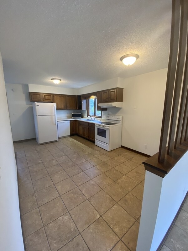 Building Photo - 319 Opal Cir