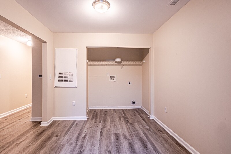 Building Photo - 585 Franklin Grove Church Rd