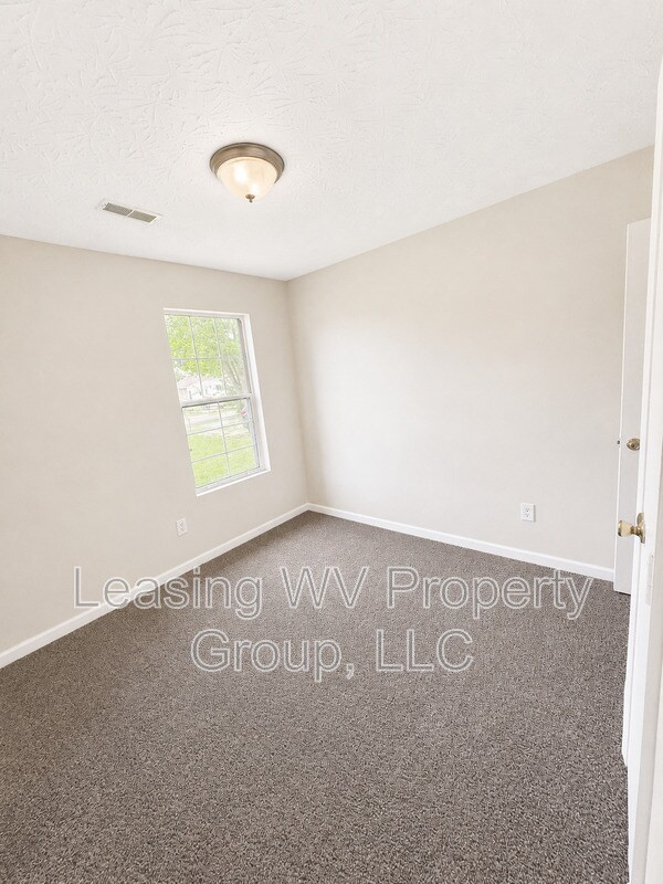 Building Photo - 304 1st St