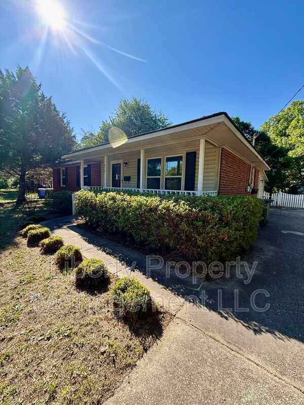 Building Photo - 475 Albemarle Dr