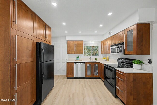 Building Photo - 2727 E Montecito Ave