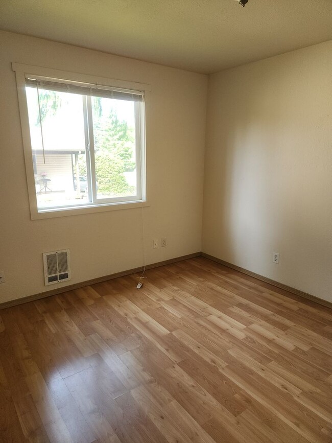 Building Photo - Rambler Available For Rent!!