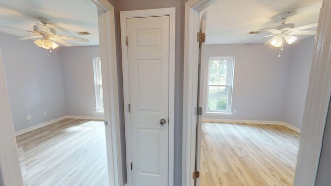 Building Photo - Lovely 3/2 in the Heart of Millbrook