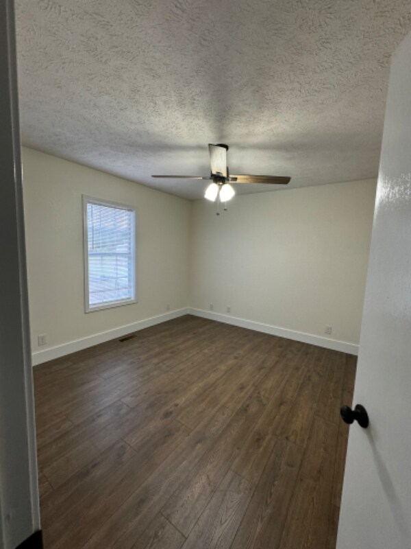 Building Photo - 320 Samantha Cove
