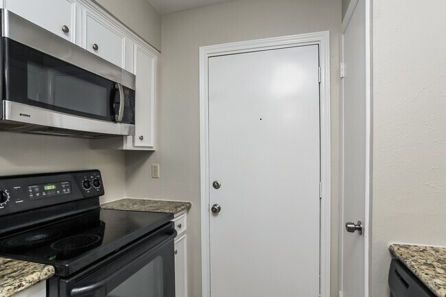 Building Photo - 9 W Bigelow Oak Ct