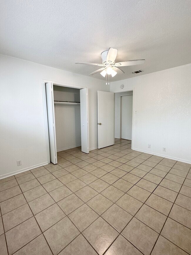 Building Photo - Central Plaza