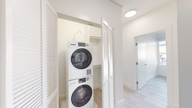 Building Photo - 1801 California St