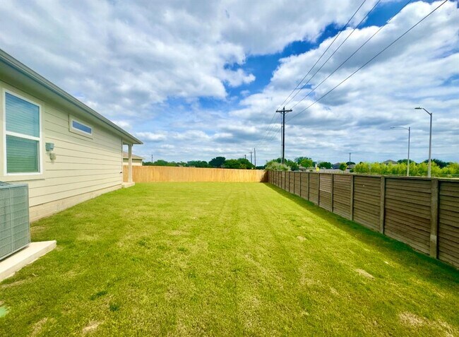 Building Photo - 413 Abbey Ln