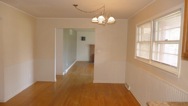 Building Photo - 93 Great Lake Dr