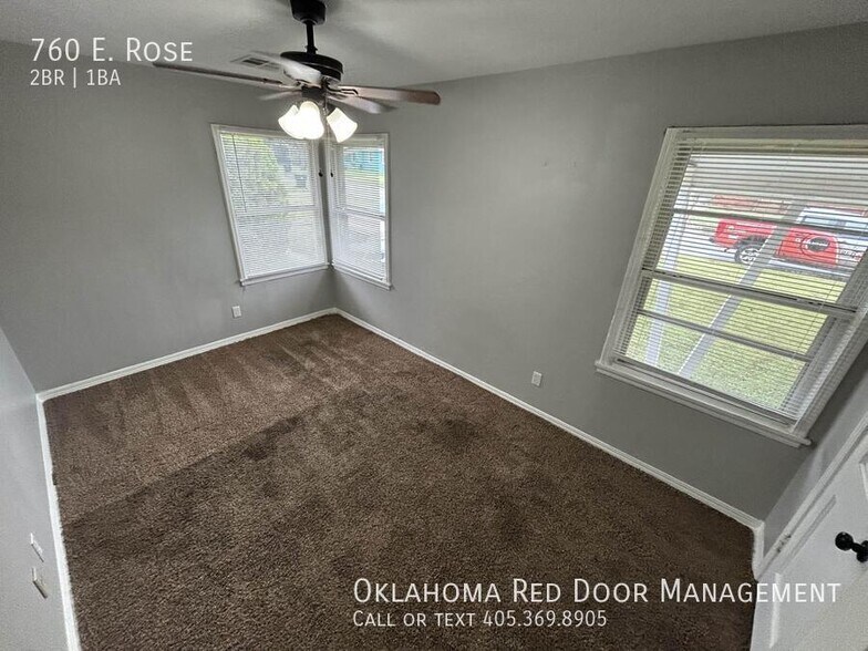 Building Photo - 760 E Rose Dr