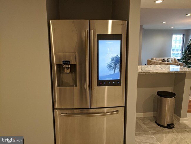 Building Photo - 10 E Lee St