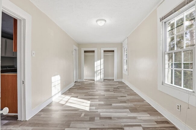 Building Photo - 1303 E 33rd St