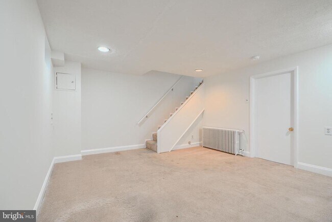 Building Photo - 521 Academy Rd