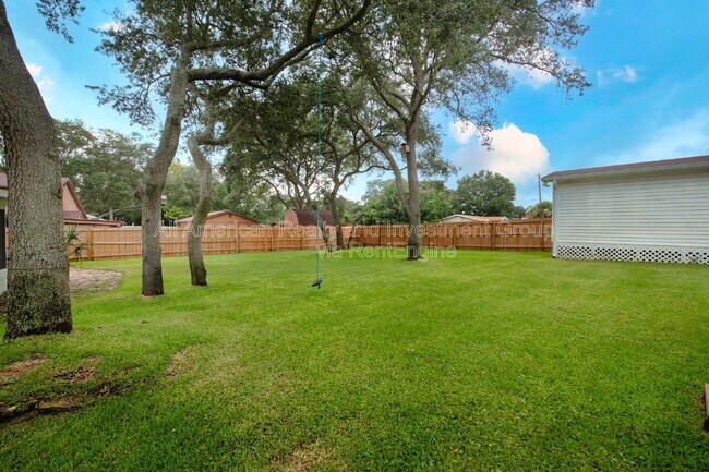 Building Photo - 20 Dogwood Ln