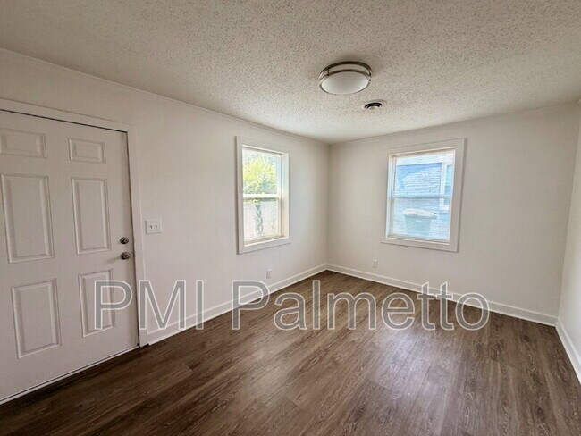Building Photo - 528 Jasper St