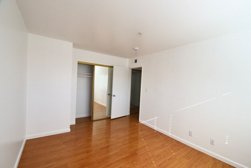 Building Photo - 5002 Tujunga Ave