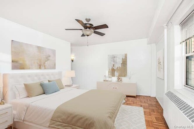 Building Photo - 6 Fordham Hill Oval