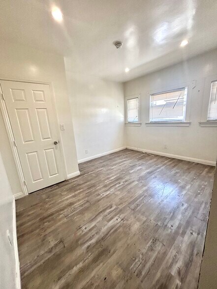 Building Photo - 2905 Van Buren Pl