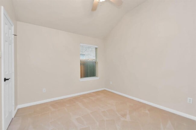 Building Photo - 16510 Bluff Springs Dr