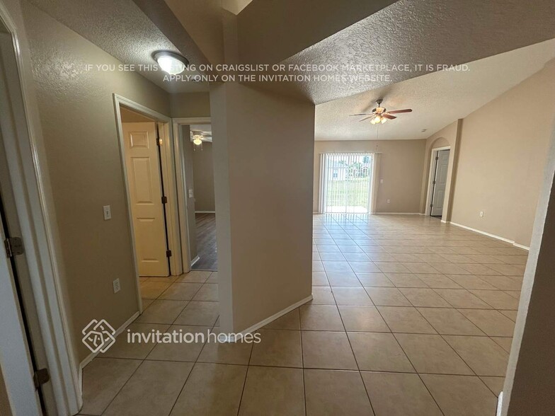 Building Photo - 5261 English Dr