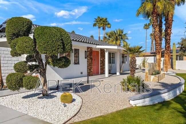 Building Photo - 945 N Buttonwillow Cir