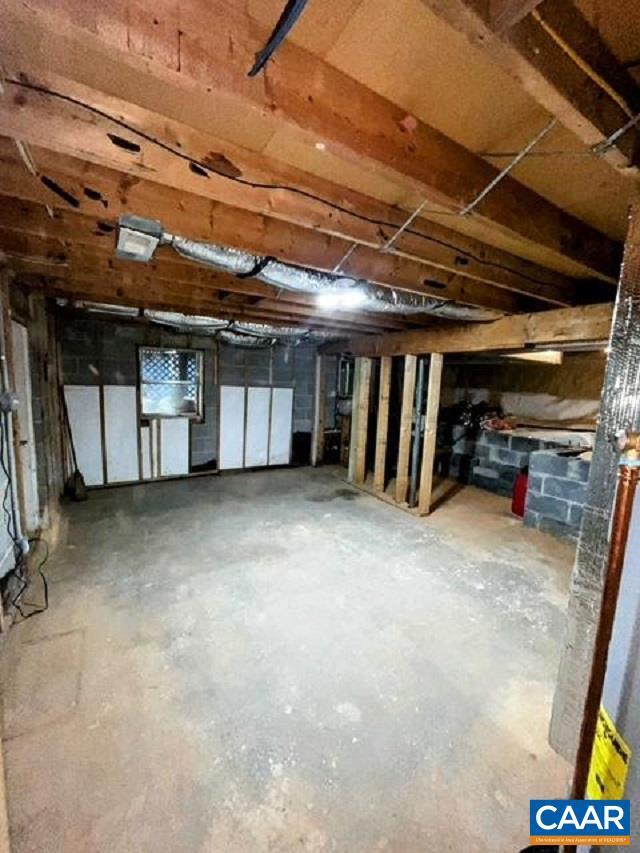 Building Photo - 2 Pineknoll Cir