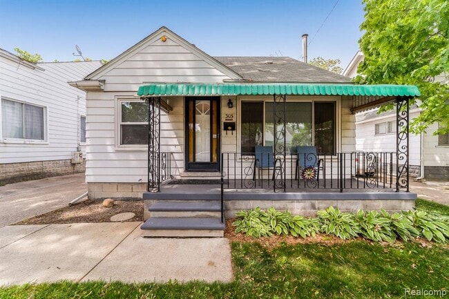 Primary Photo - 305 E Granet Ave