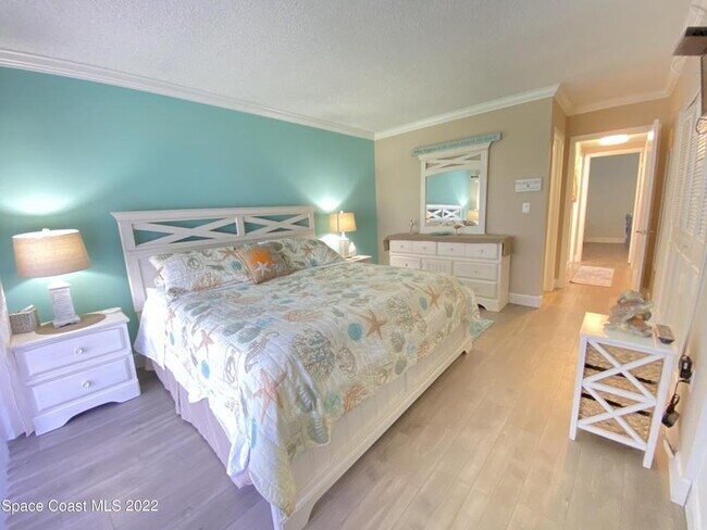 Building Photo - Satellite Beach Condo - Available on July 1st!