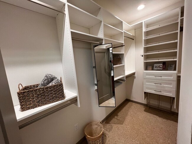 Building Photo - Brand New Luxury Home in Gated Community - Furnished Option Available