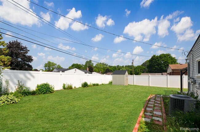 Building Photo - 37653 Longacre Dr