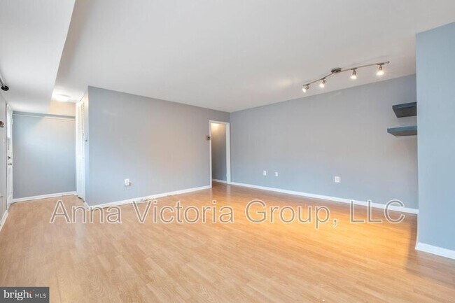 Building Photo - 10620 Weymouth St