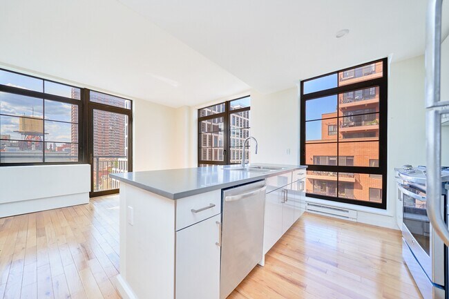 Building Photo - Gorgeous Two Bedroom with Floor to Ceiling Windows