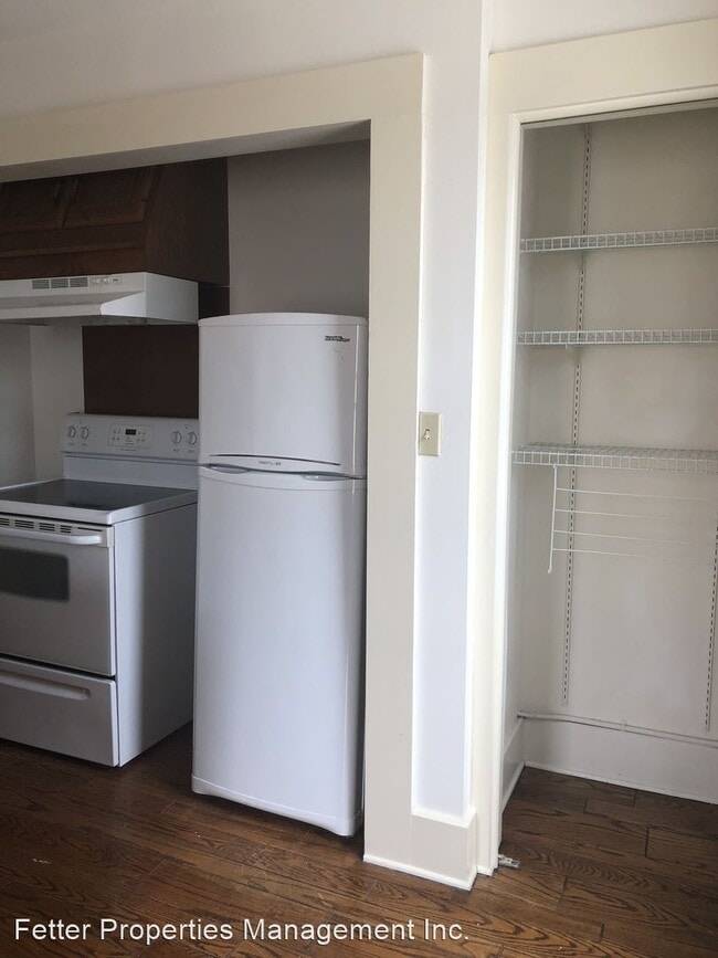 Building Photo - 210 SE 1st St