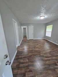 Building Photo - Two Bedroom Duplex Located on Eastside by 38th St and Emerson Ave