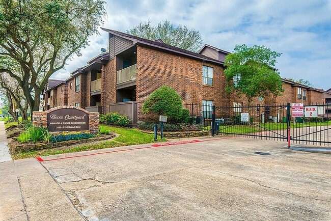 Building Photo - 3130 Walnut Bend Ln