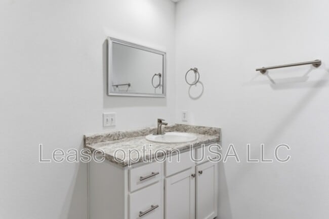 Building Photo - 34 Pine St