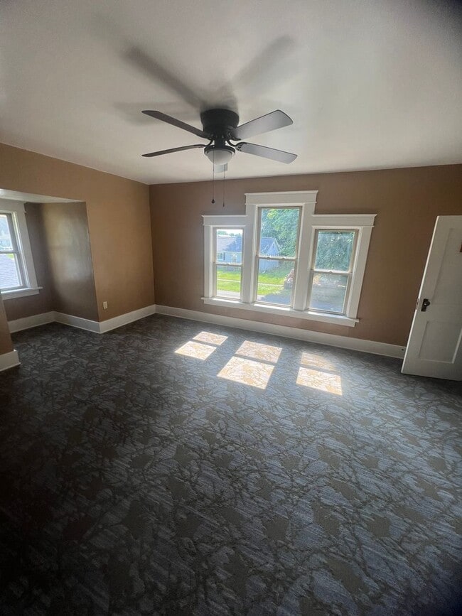 Building Photo - Large Remodeled 4 bed 2 Bath - Girard Pa