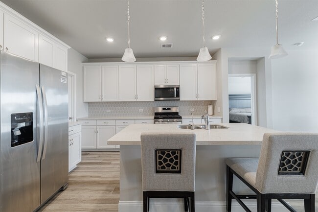 Building Photo - 5511 Coral Land Dr