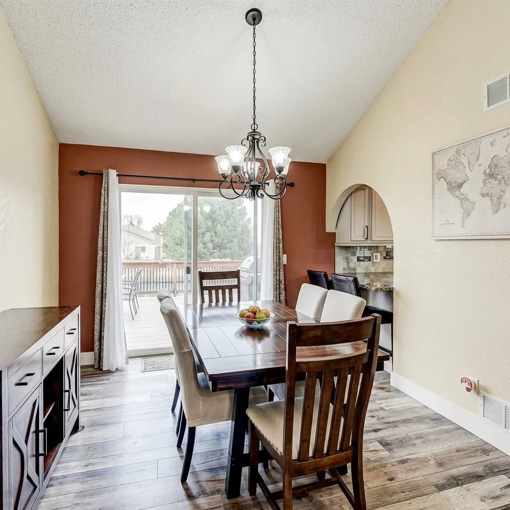 Building Photo - 504 S Laredo Cir