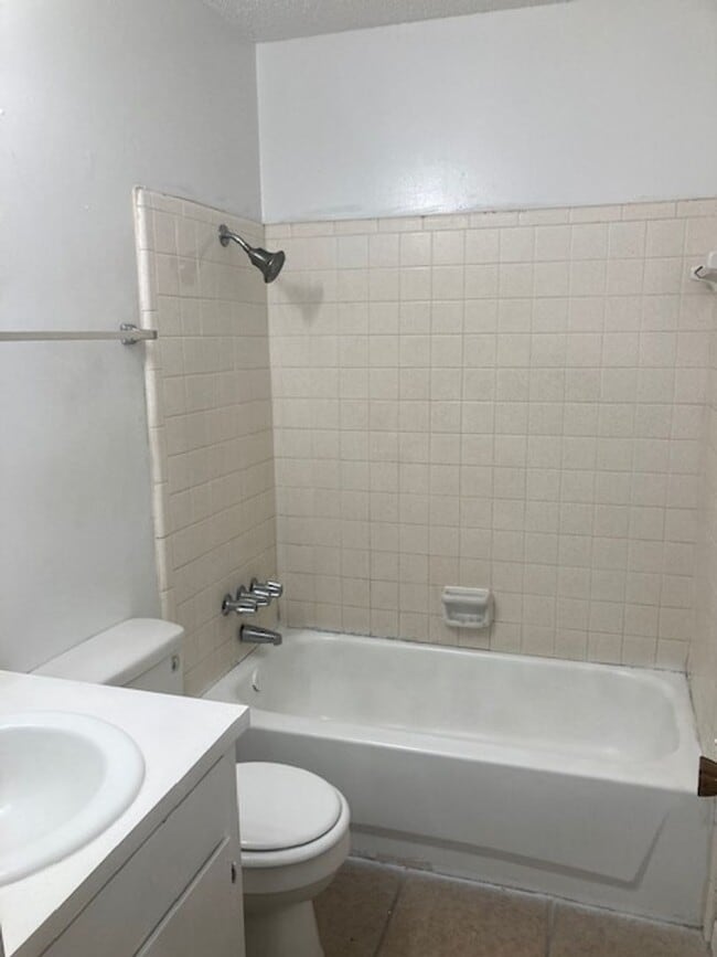 Building Photo - Orange Grove 4 Bedroom