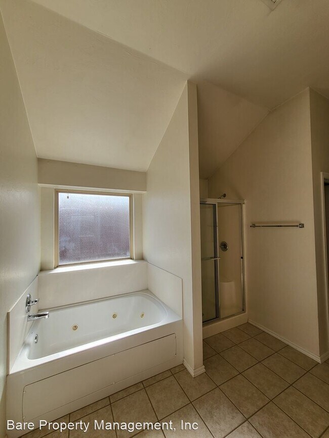 Building Photo - 4 br, 2 bath House - 524 Lone Oak Drive
