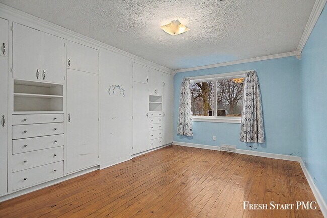 Building Photo - Charm Meets Modern Living in the Heart of Stanton