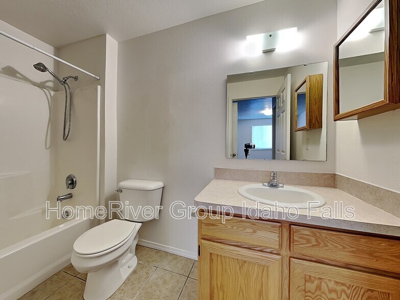 Building Photo - 3180 Chasewood Dr