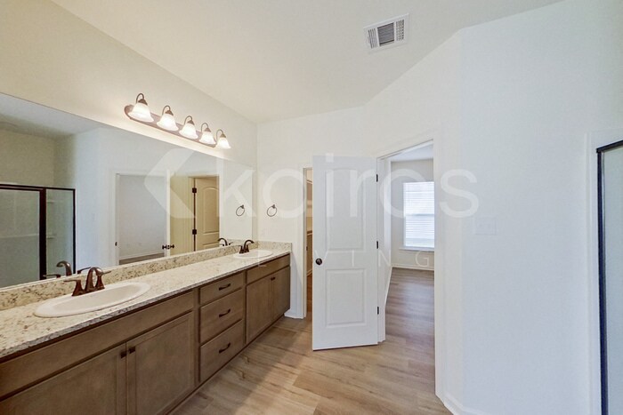 Building Photo - 105 Salvat Dr